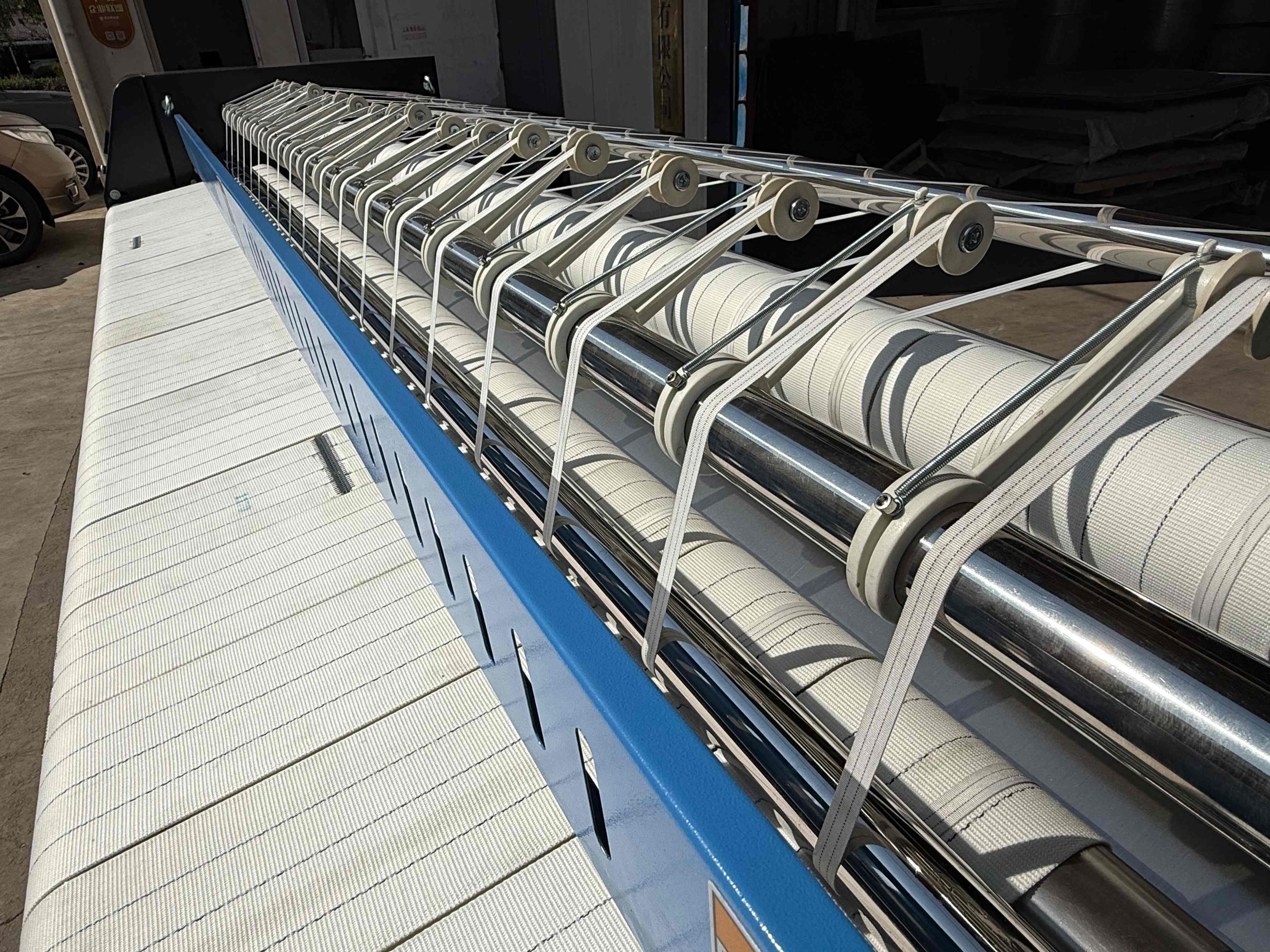 New trend of energy saving and environmental protection: How can industrial ironing machines achieve green ironing?